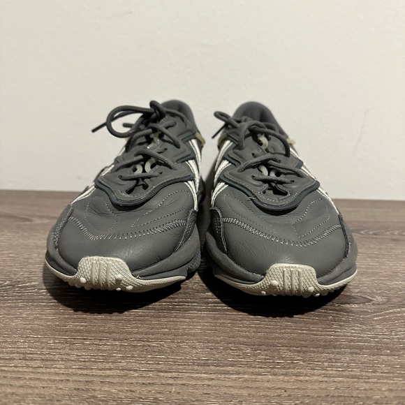 Adidas women’s shoes size 8 - Picture 4 of 7